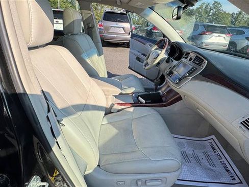 Used 2011 Toyota Avalon Limited FWD image 40