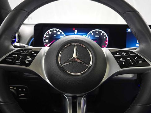 Used 2026 Mercedes-Benz GLB 250 4MATIC image 26