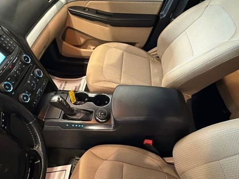 Used 2017 Ford Explorer XLT AWD/4WD image 13
