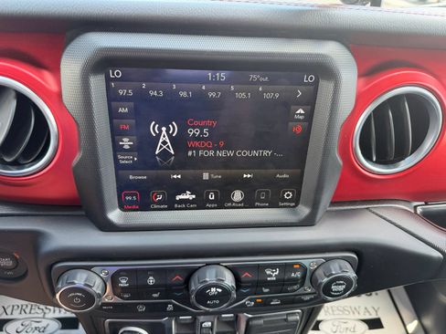 Used 2021 Jeep Gladiator Rubicon w/ Dual Top Group AWD/4WD image 19