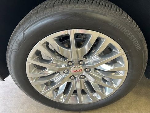 Used 2024 GMC Yukon Denali image 9