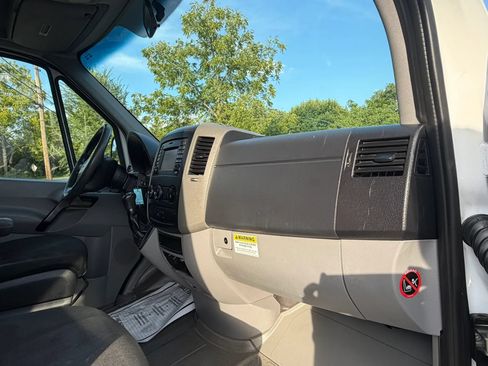 Used 2014 Mercedes-Benz Sprinter 2500 image 11