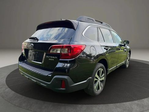 Used 2018 Subaru Outback 3.6R Limited AWD/4WD image 5