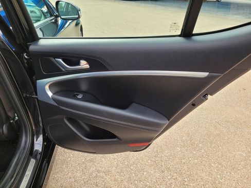 Used 2022 Genesis G70 2.0T AWD/4WD image 10