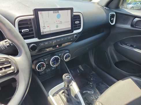 Used 2022 Hyundai Venue Limited FWD image 22