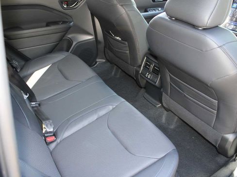 Used 2025 Subaru Forester Limited image 20