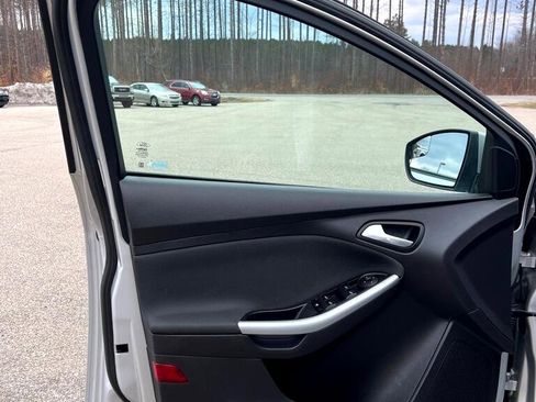 Used 2012 Ford Focus SE image 11