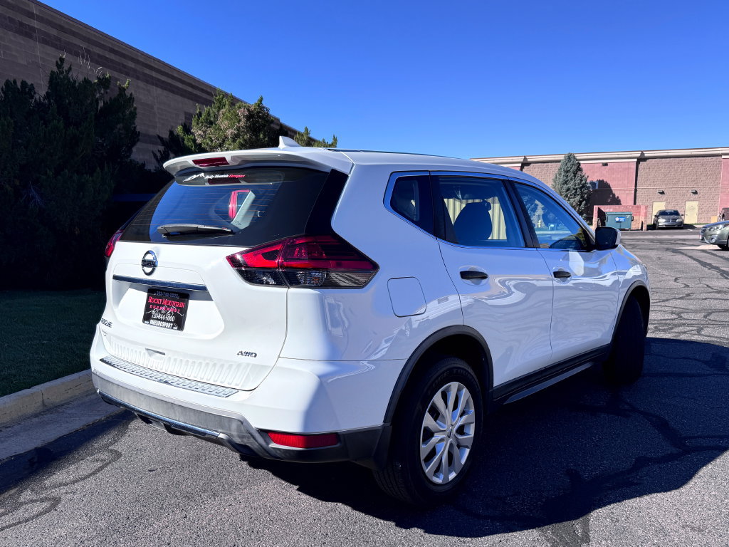 Used 2017 Nissan Rogue S AWD/4WD image 6