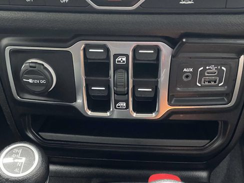 Used 2024 Jeep Wrangler Unlimited Sport AWD/4WD image 26