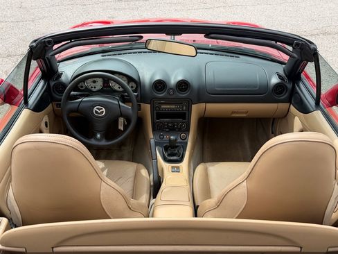 Used 2001 MAZDA MX-5 Miata RWD image 12