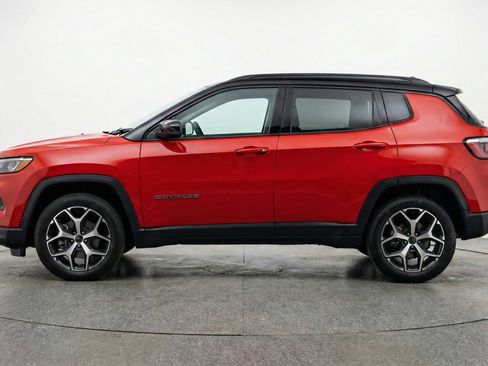 Used 2025 Jeep Compass Limited image 5