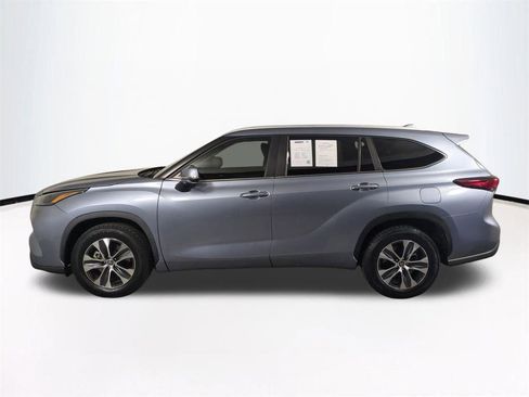 Used 2023 Toyota Highlander XLE FWD image 8