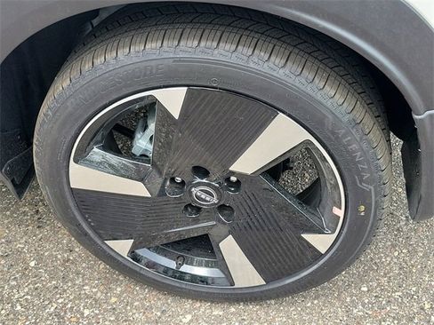 New 2025 Nissan Kicks SR w/ SR Premium Package image 28