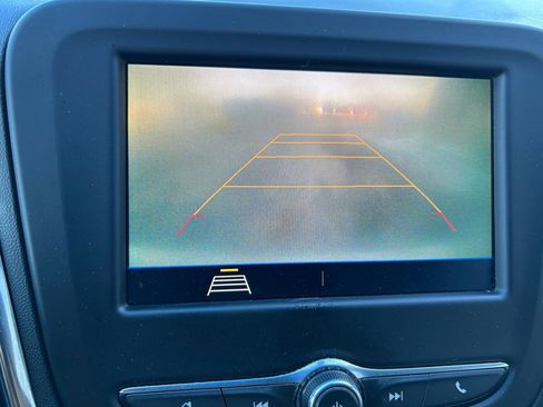 Used 2021 Chevrolet Equinox LT image 23