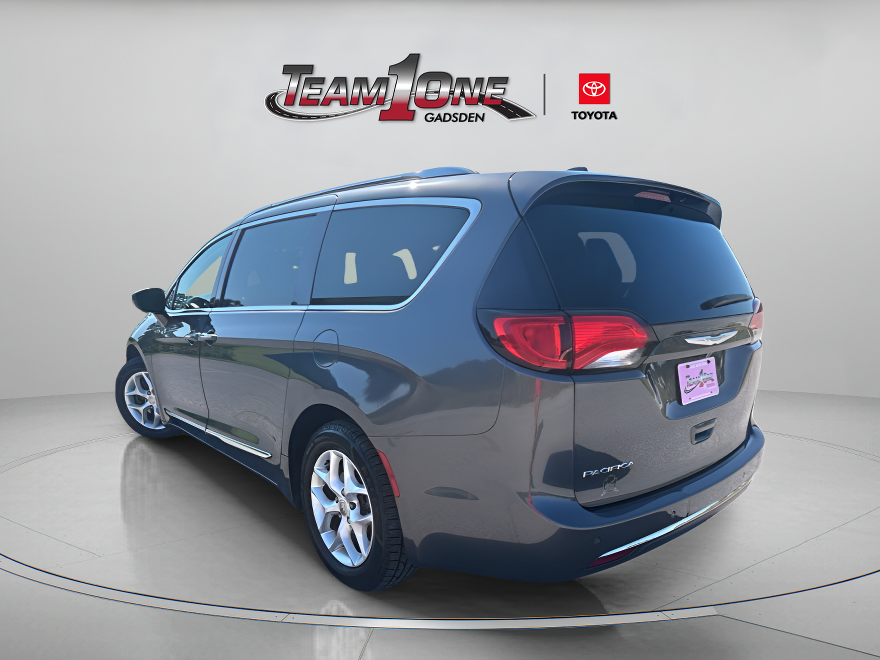 Used 2018 Chrysler Pacifica Touring-L Plus w/ Tire & Wheel Group FWD image 5