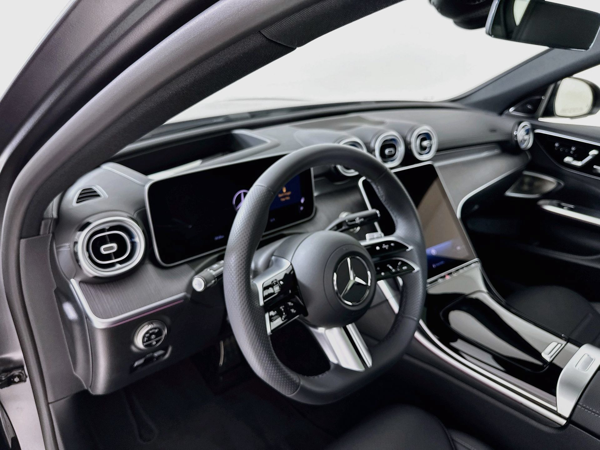 Used 2025 Mercedes-Benz C 300 Sedan image 10