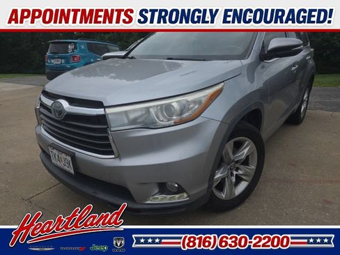 Used 2016 Toyota Highlander Limited Platinum FWD image 1