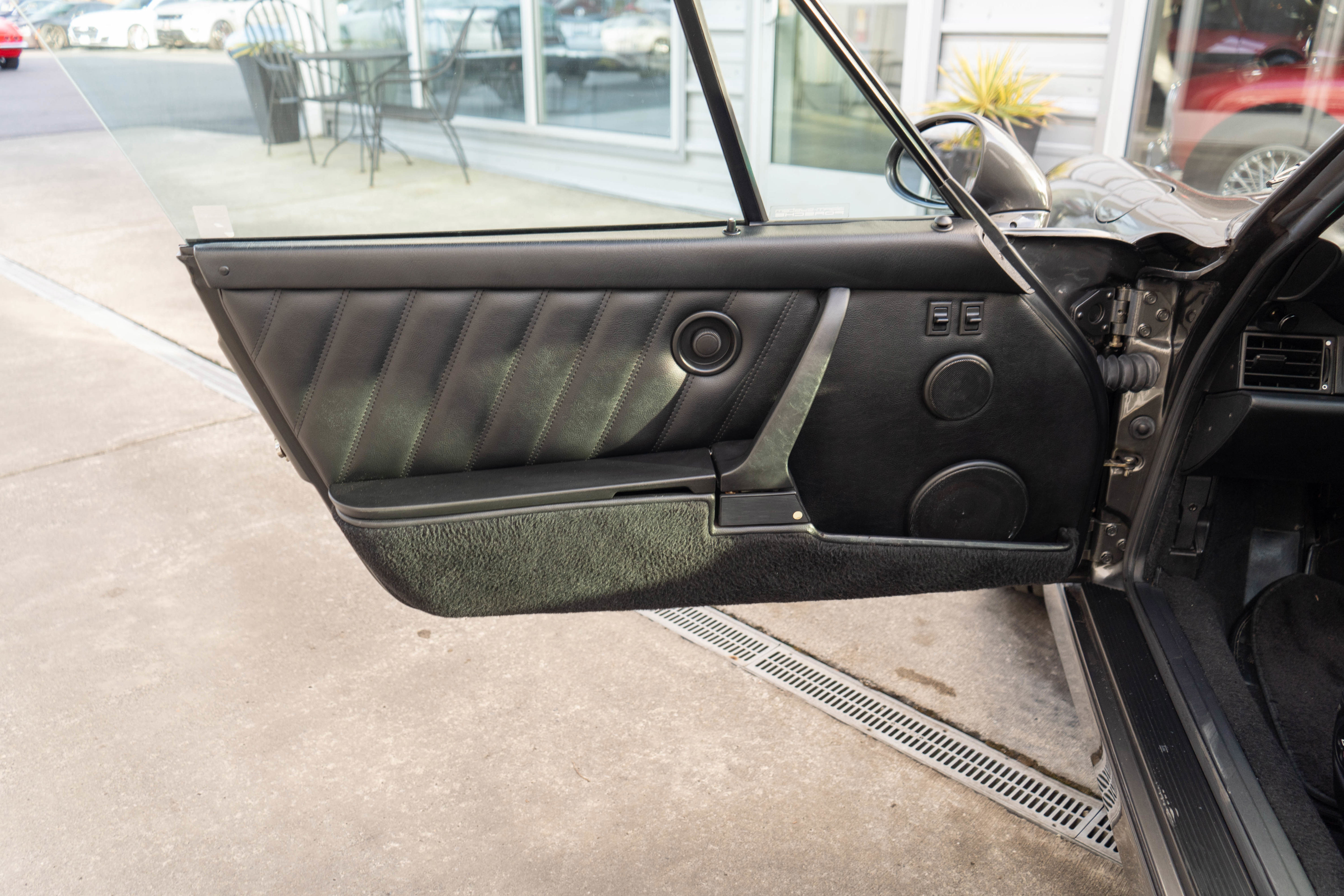 Used 1992 Porsche 911 Carrera RWD image 11