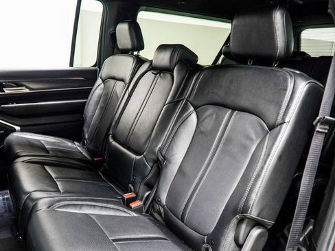 Used 2024 Jeep Wagoneer L Series II w/ Flexible Seating Group AWD/4WD image 37
