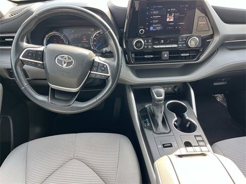 Used 2023 Toyota Highlander LE image 14