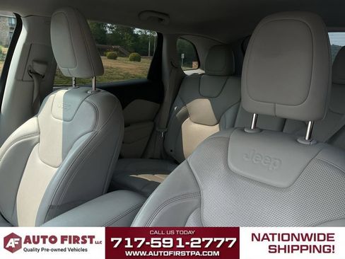 Used 2019 Jeep Cherokee Limited w/ Technology Group FWD image 9