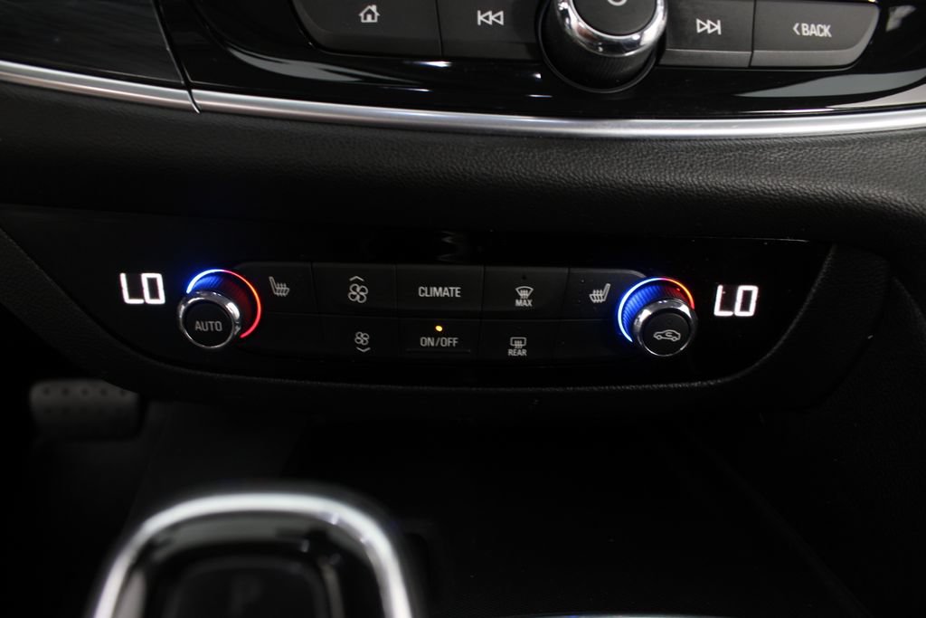 Used 2019 Buick Enclave Essence FWD image 6