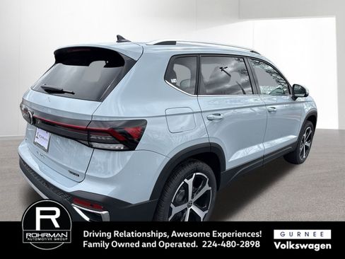 Used 2025 Volkswagen Taos SEL image 10