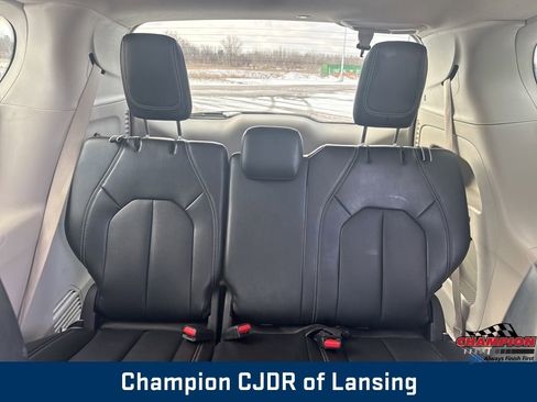 Used 2024 Chrysler Pacifica Touring-L image 42