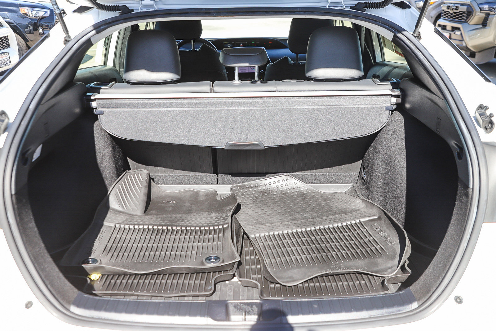 Certified 2022 Toyota Prius FWD image 25