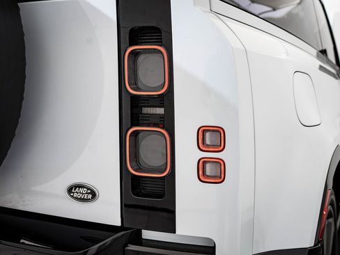 Used 2022 Land Rover Defender 90 V8 image 9