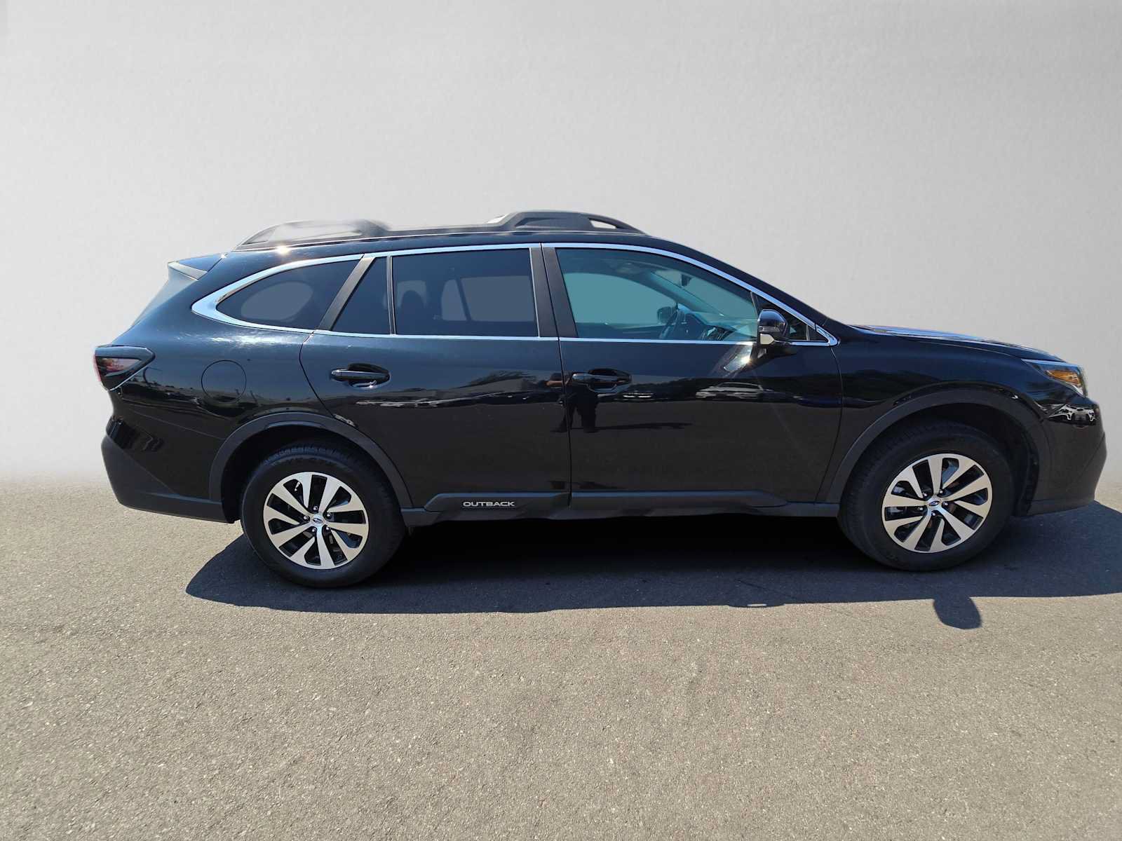 Used 2021 Subaru Outback Premium AWD/4WD image 2