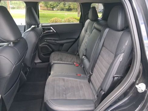 Used 2024 Mitsubishi Outlander AWD image 15