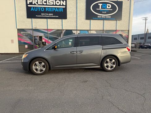 Used 2012 Honda Odyssey Touring image 2