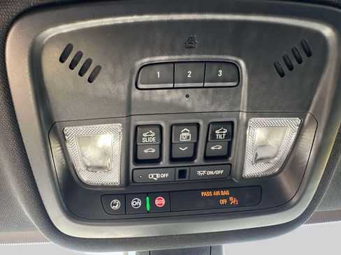 Used 2023 Chevrolet Traverse LT w/ LT Premium Package AWD/4WD image 36