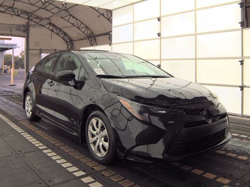 Used 2025 Toyota Corolla LE image 6