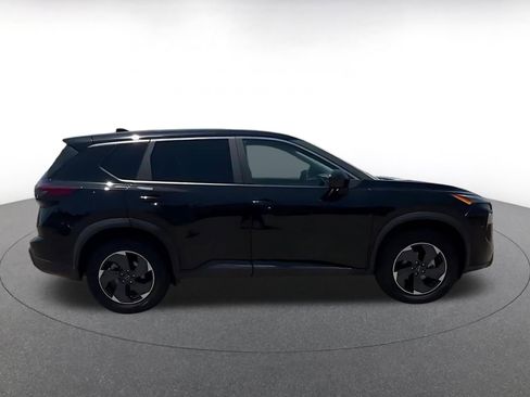 Used 2025 Nissan Rogue SV AWD/4WD image 16