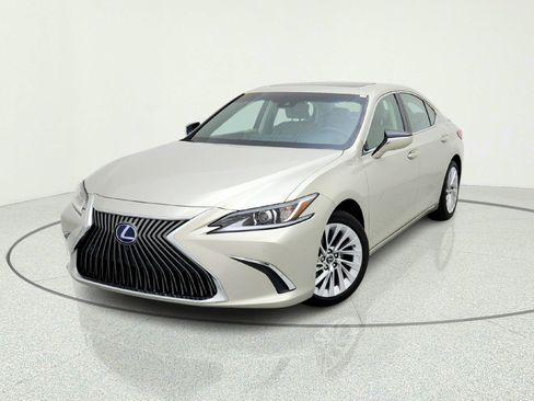 Used 2019 Lexus ES 300h w/ Accessory Package 2 FWD image 2