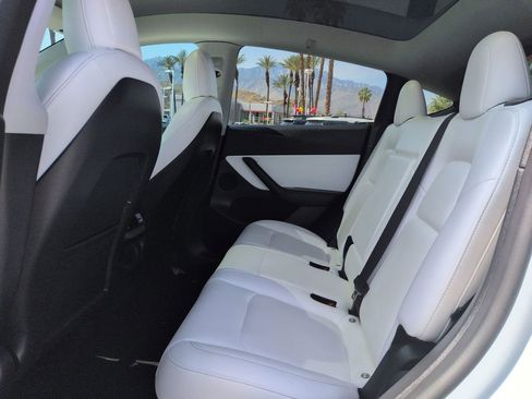 Used 2022 Tesla Model Y Performance image 14