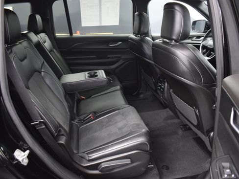 Used 2024 Jeep Grand Cherokee L Altitude image 11