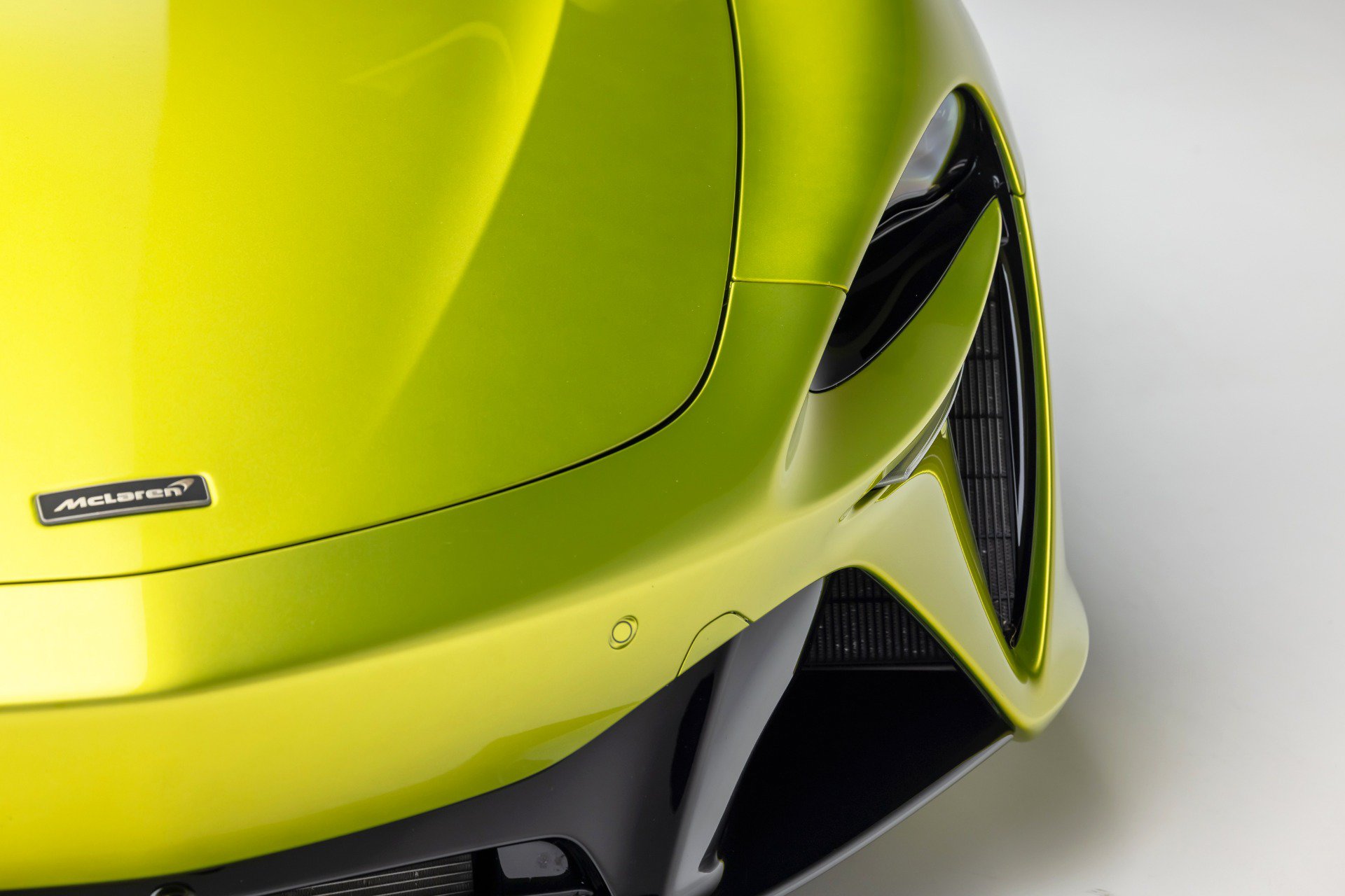 Used 2025 McLaren Artura Spider RWD image 41