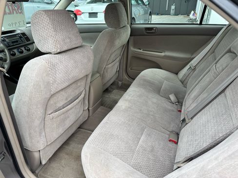 Used 2004 Toyota Camry LE image 11