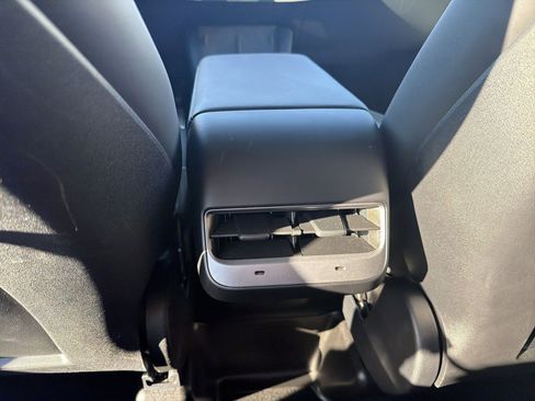 Used 2024 Tesla Model Y Long Range image 17