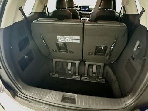 Used 2026 Kia Carnival FWD image 30