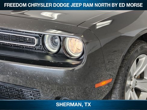 Used 2022 Dodge Challenger SXT RWD image 6
