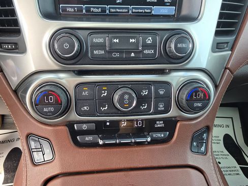 Used 2020 Chevrolet Suburban Premier AWD/4WD image 18