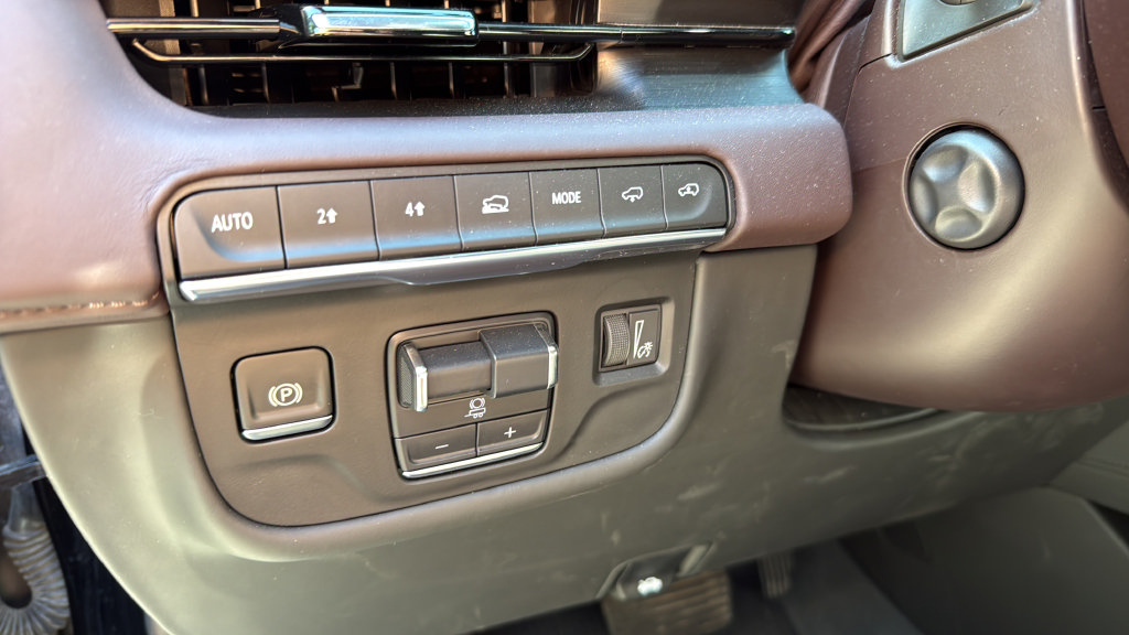 Certified 2024 Cadillac Escalade ESV Sport Platinum w/ LPO, ONYX Package AWD/4WD image 33