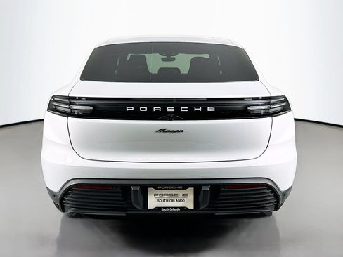 Certified 2025 Porsche Macan Electric RWD image 10