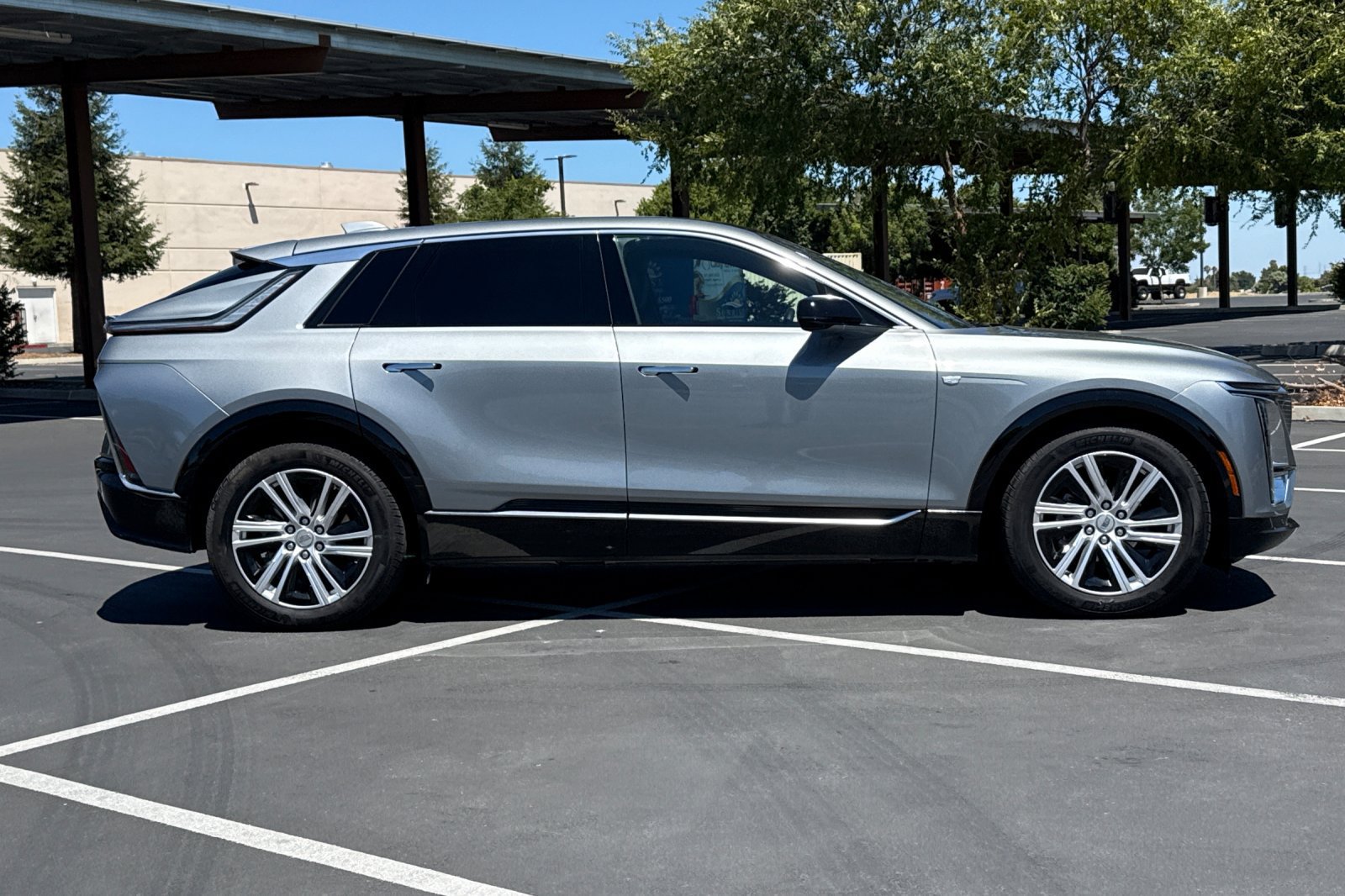 Used 2024 Cadillac Lyriq Tech AWD/4WD image 10