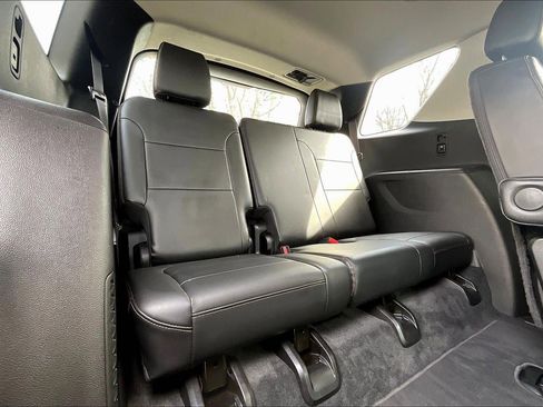 Used 2019 Chevrolet Traverse RS FWD image 25