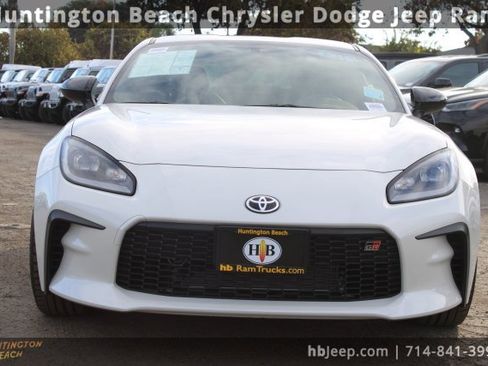 Used 2024 Toyota GR86 Premium image 2